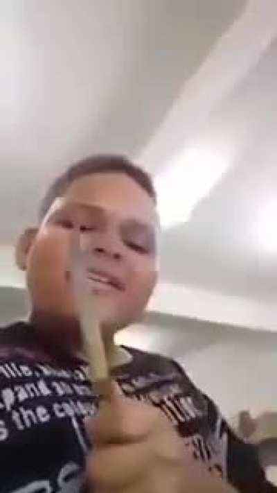 Juninho 123 fica puto após adm falar que comeu a web-namorada dele