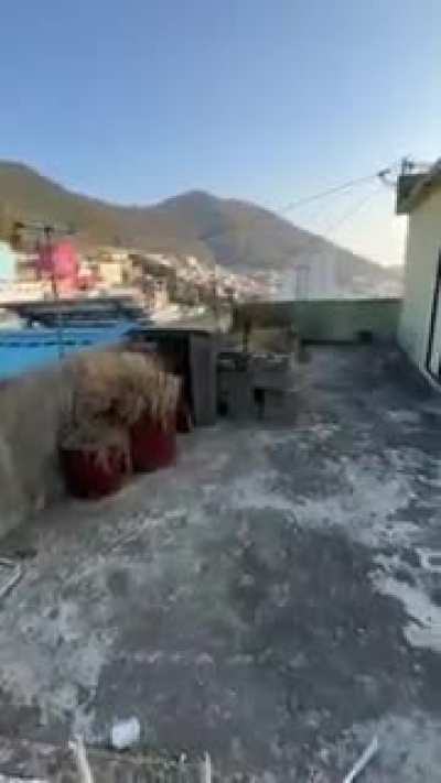 É na Coreia do Sul, mas não é que lembra mesmo as favelas do Brasil?