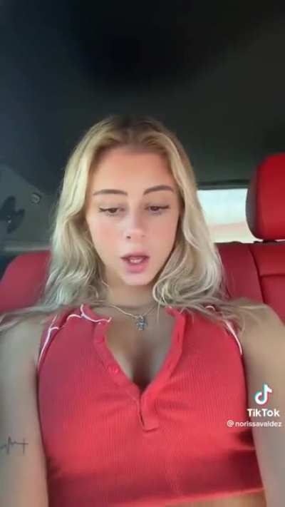 I’d bust all over her pretty little face 😩