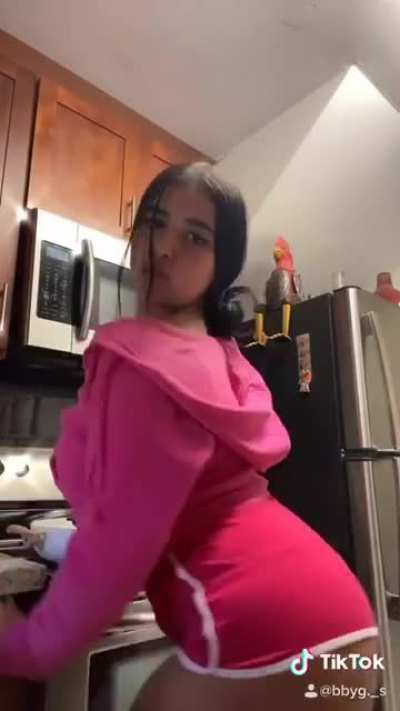 Tik tok content or onlyfans conte<wbr>nt🤔ca<wbr>nt tell the difference