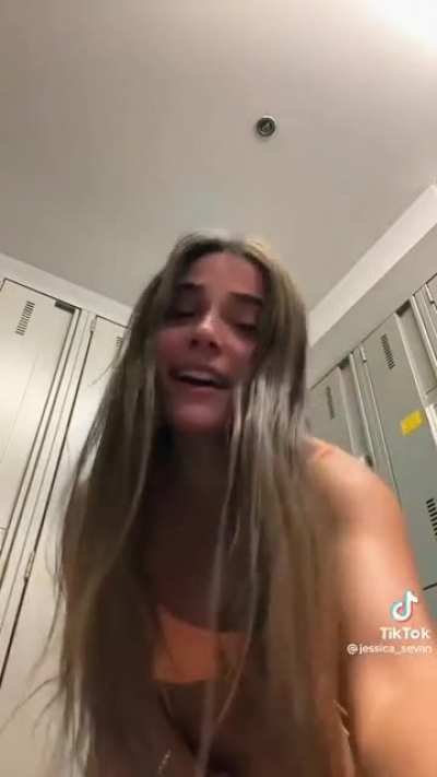 oh she's FIT