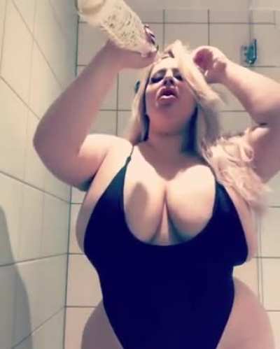 LIPS & HIPS!!!