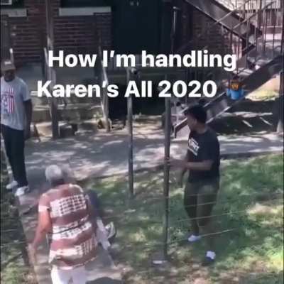 You don’t hit het.. let her hit her 😂