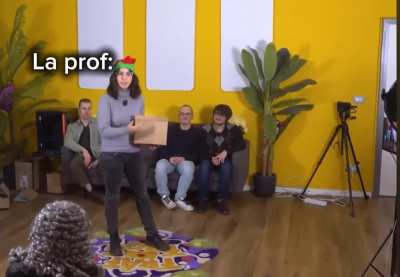 Pov:quando la prof spiega l’argomento più importante della tua vita ma hai la testa tra le nuvole e non capisci un ca—