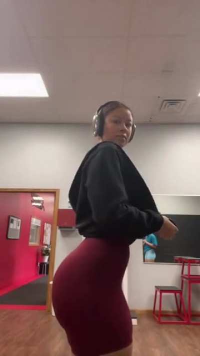 Ana's thick 🍑
