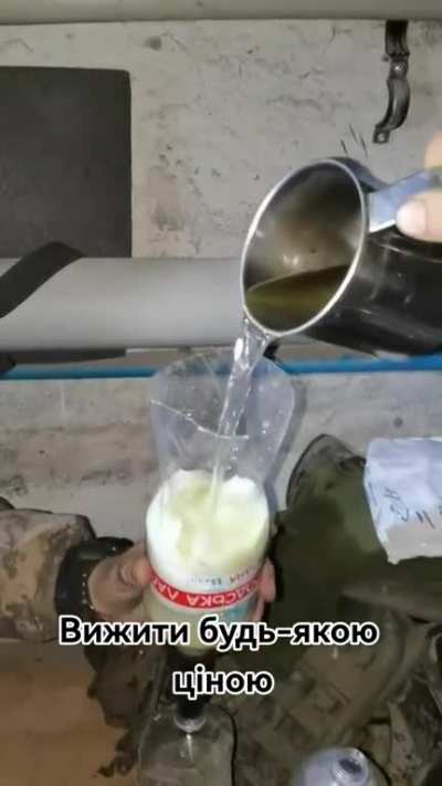 In Bakhmut, collecting water from sewer pipes: « survive at all costs »