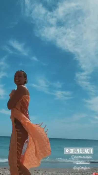 Sexy little dance