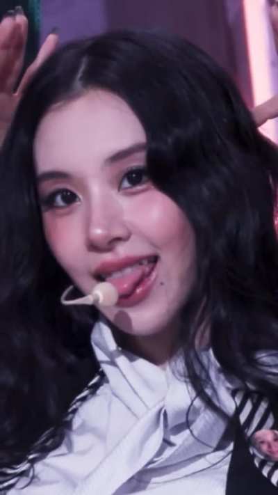 Pretty Chaeyoung 🖤