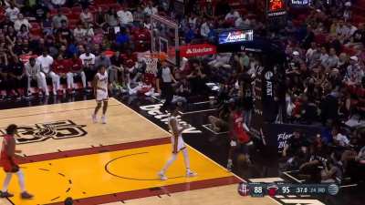 [Highlight] Tari Eason steals the ball then flies in for the dunk on the other end