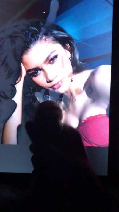 [POLL WINNER] Zendaya Cumtribute
