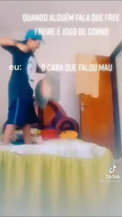 PEDRIN espanca útero 😡