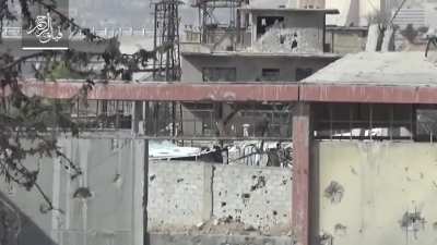Syrian rebels use a (possibly) Ottoman canon against regime positions