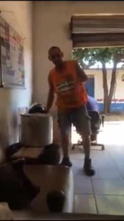 Pega um mi cuzi aí