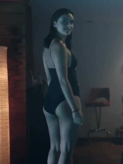 Camila Mendes