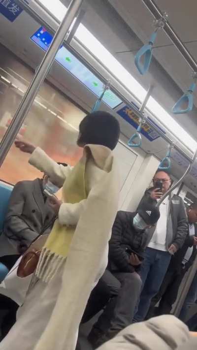 上海人吵架<wbr>就是不一样<wbr>，比谁的房<wbr>子多，吵架<wbr>需要跟房子<wbr>挂钩嘛