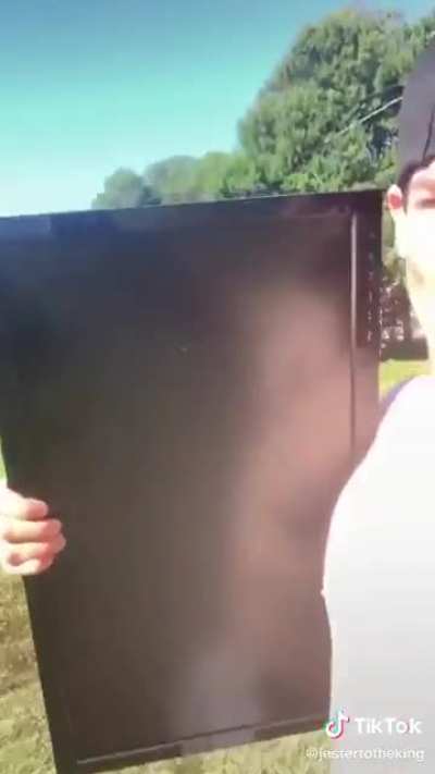This man jogged 2 miles through his neighborhood carrying a TV in his hands to prove that “looking like a suspect” who committed a robbery isn’t a good enough excuse for the murder of Ahmaud Arbery. Neighbors waived hello to him as he jogged.