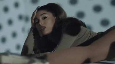 Wish they actually showed her butt bouncing in this close up shot