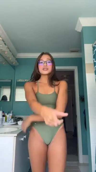 love how her suit makes that 🐱pop