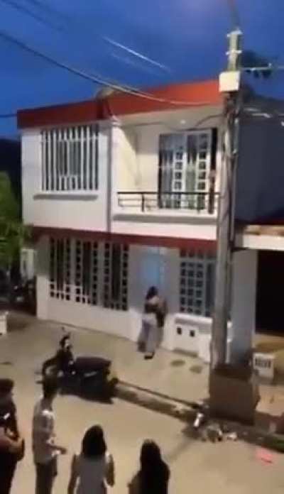 Tomara que a esposa perdoe ele, foi apenas uma PEQUENA traiçao!