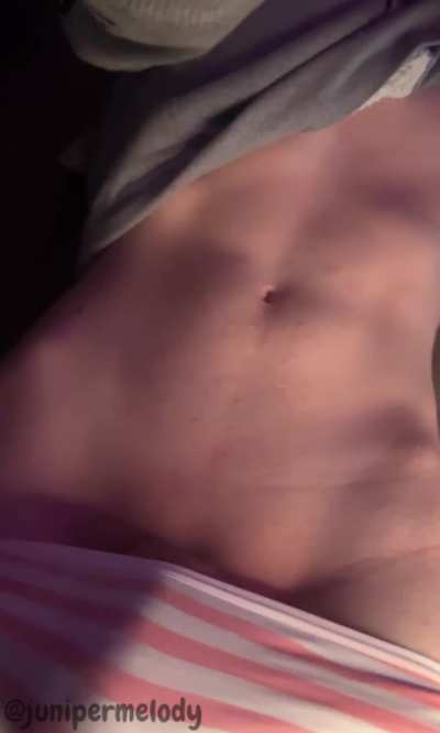 grab my tummy bro, it's not gay :3