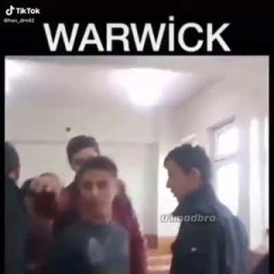 Warwick e dönüşen çocuk 😳😳