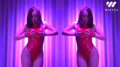 Did Ari gain weight and her butt got bigge<wbr>r/pha<wbr>tter? Bc holy crap i didnt realize that her ass was this phat i might buy her only fans thing 😍