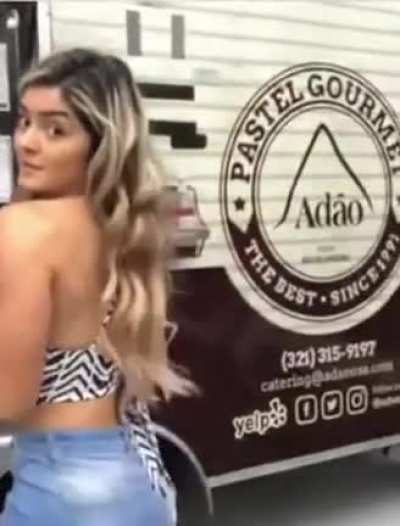Taynara Conti