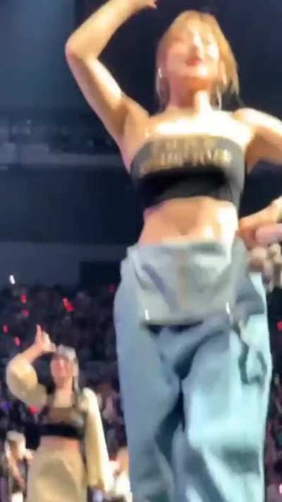 Imagine being this close to Jihyo