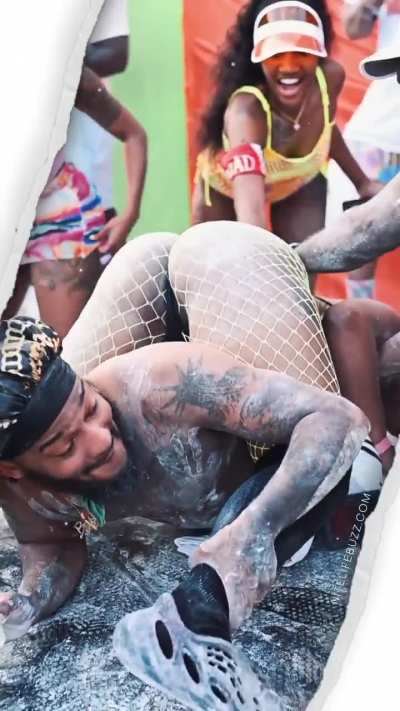 WhiteOut Jouvert (📷:@n<wbr>iteli<wbr>febuz<wbr>z)