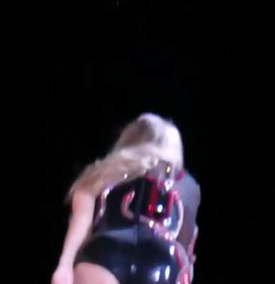 I worship her ass sooo fucking much. I am down so bad for her. I want to leave my face buried in her ass for days and feel is bouncing on my cock as I leave it red with my hand marks