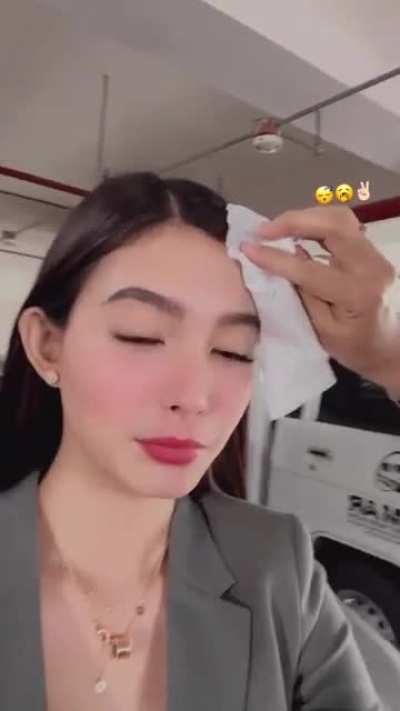 Analyn Barro