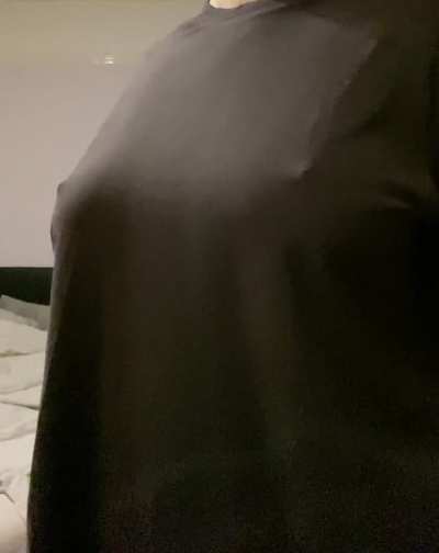 Surprise!! Big titty drop💋
