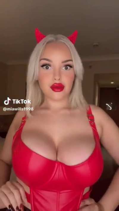 @miawills1998