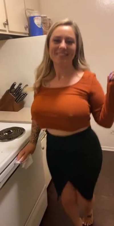Bouncing around 👅
