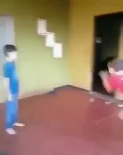 PATADA DE CANGURO
