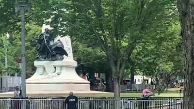 Man chased down after jumping outer White House fence
