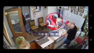 That Assist Was Crazy: Dude Runs Out With A $20,000 Rolex From Watch Shop So Flawless… Timed That Perfectly!