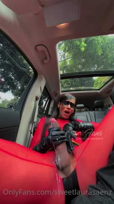 Laura Saenz incredible cumshot in a car