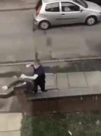 man stops burglar from escaping