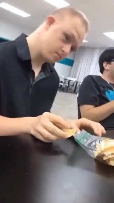 😐