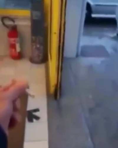 This large costumer doesn't foud what he was looking for, in this Italian store.