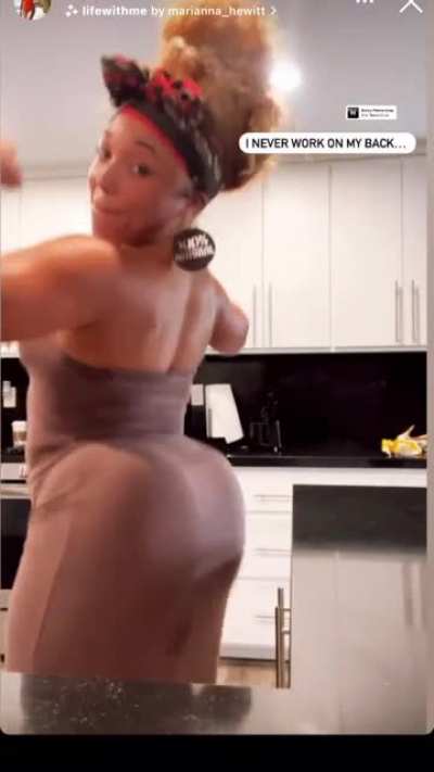 🍑🍑 in slow mo