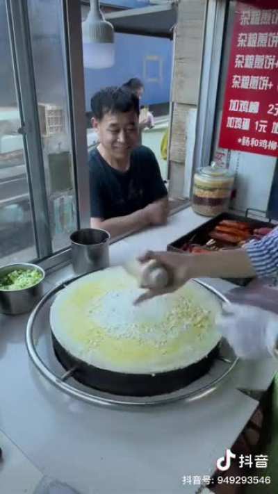 Making jianbing in Weihai, Shandong