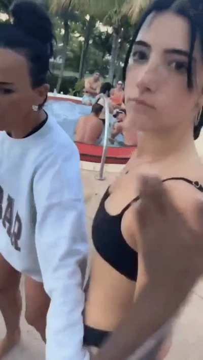 Charli D'Amelio knows what she's doing 