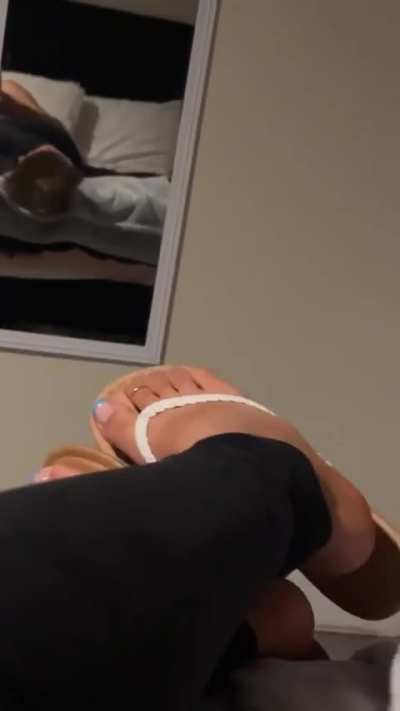Anybody like feet?