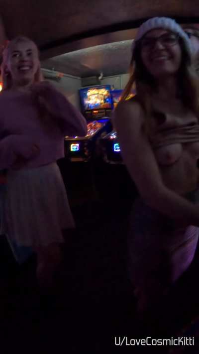 Arcades are more fun with some flashing 