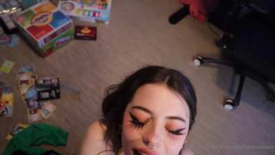Cumshot on Petite Face