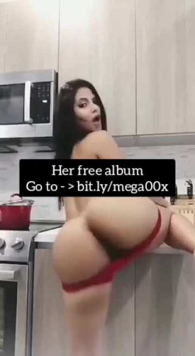 Latina with big titties and an ass 😳
