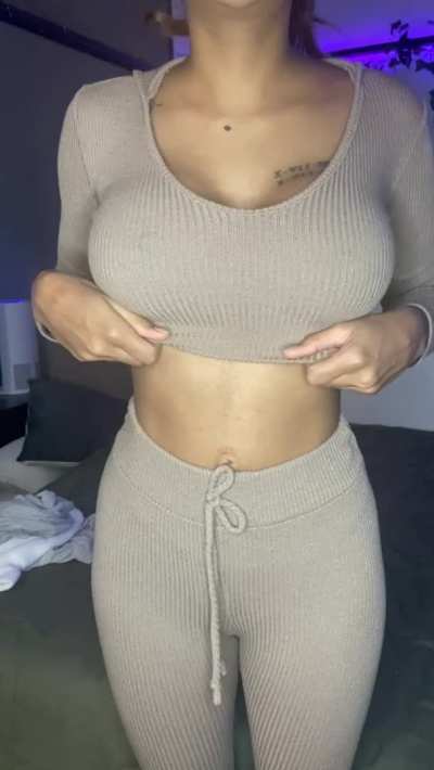 Can you cum on my tits x