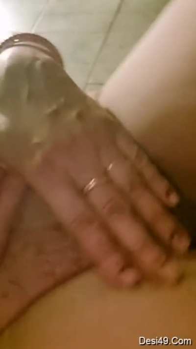 😍Horny desi 🍑wife playing with her 💋sexy body video